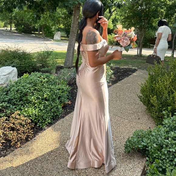 David's GALINA SIGNATURE
sculpting satin off-the-shoulder dress - Picture 2 of 3